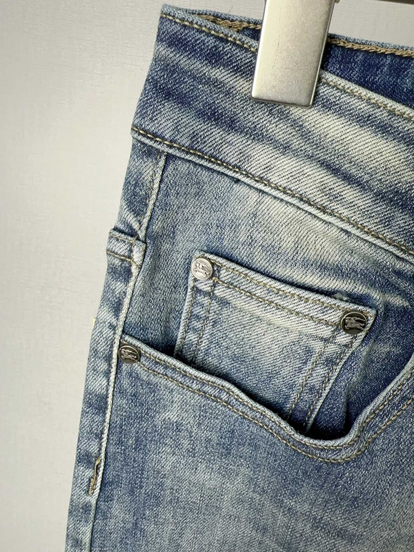 ブランドジーンズ細部ディテール